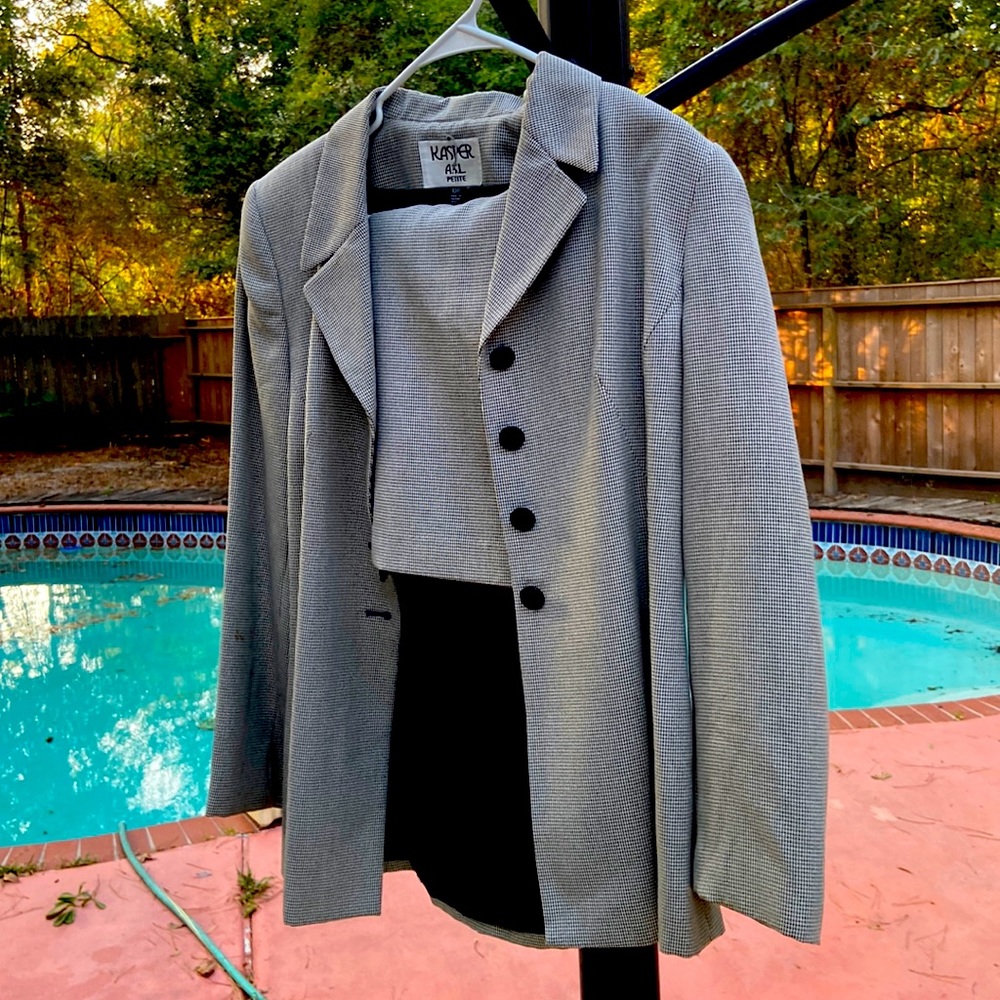 Women’s Dress Suit…